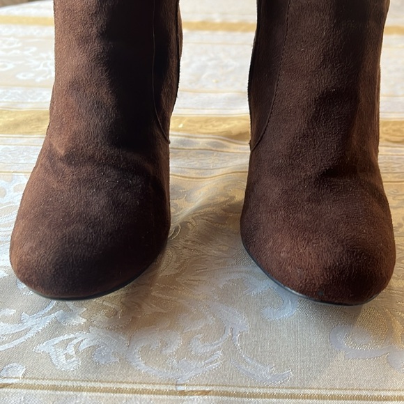 Imitation suede brown heeled boots size 8 - Picture 6 of 12